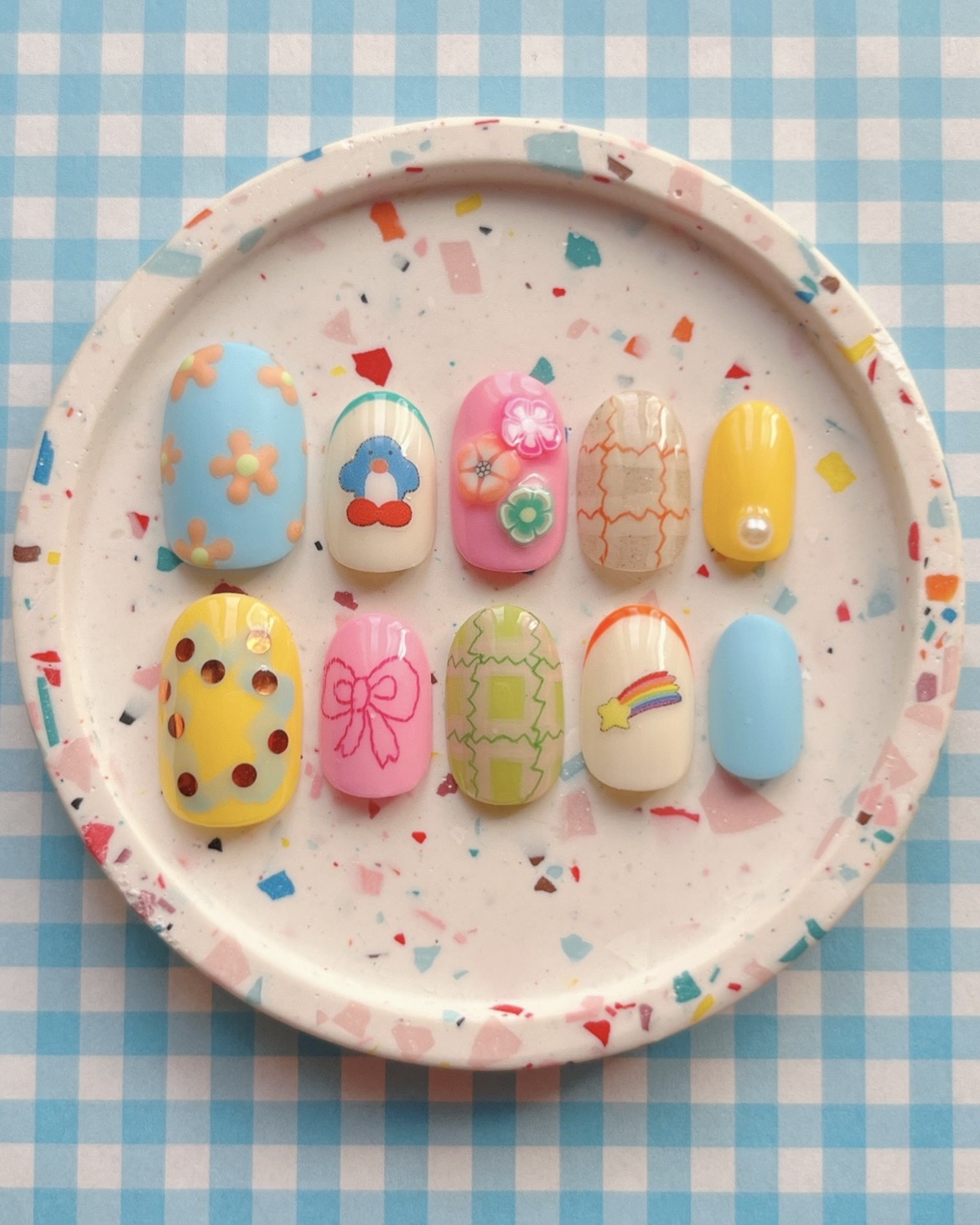 Famousdaynail ポップ人気デザイン カラフル 個性派ネイル