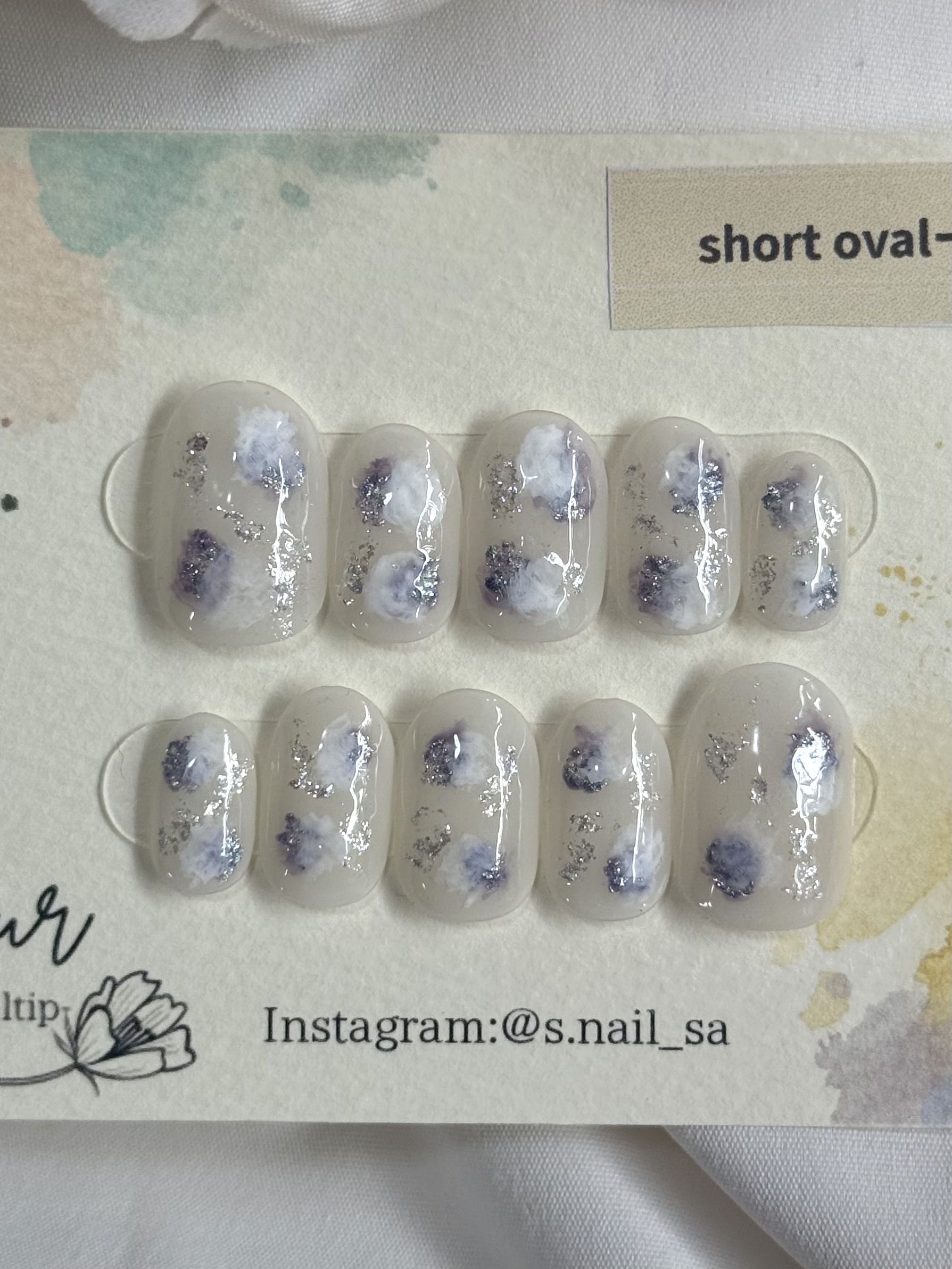 ふんわり咲く青い花＊透明感あふれる押し花風ネイルチップ | NaiLoom