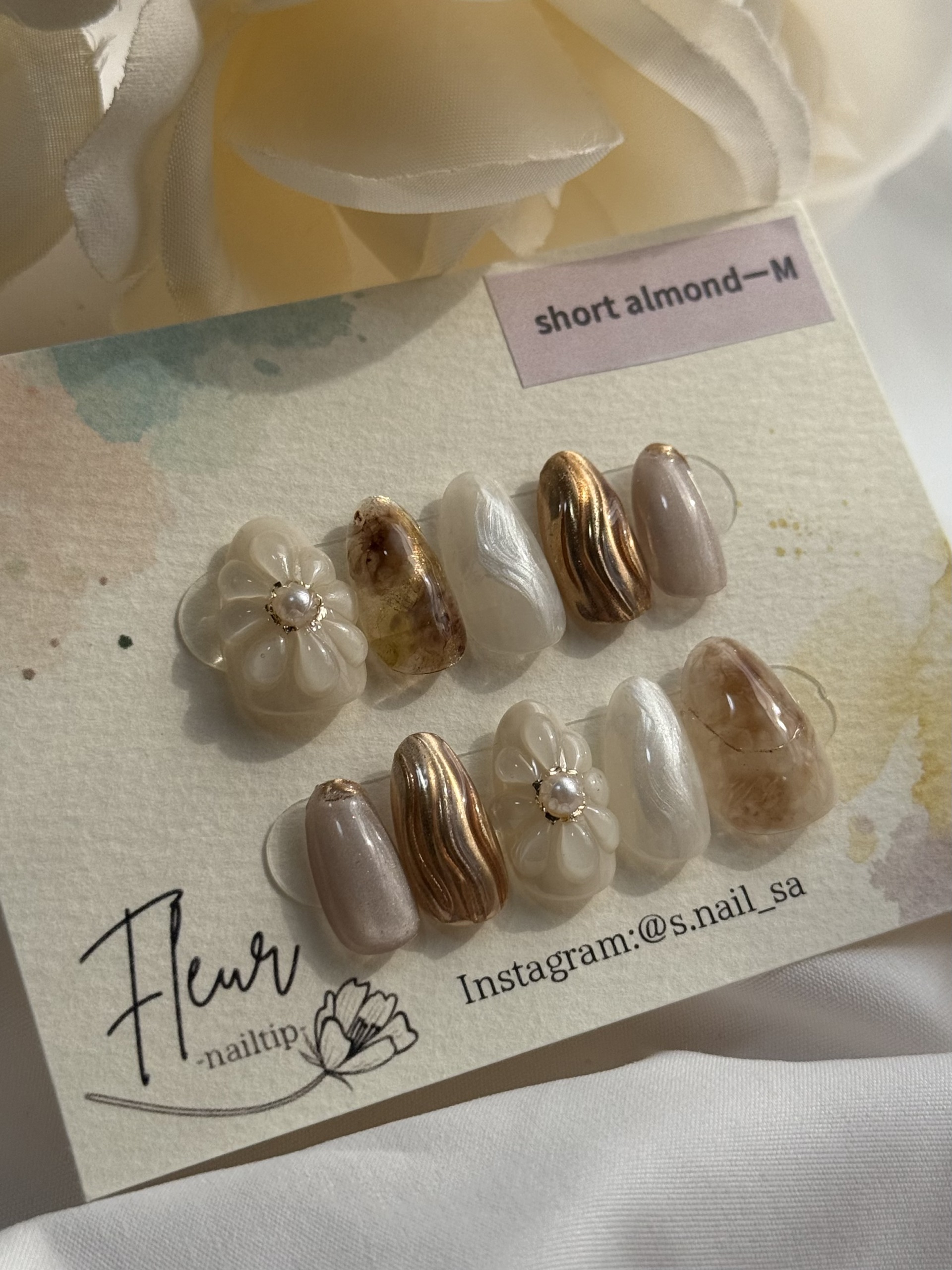 アンバーゴールドとパールの上品ネイルチップ｜立体フラワー×ミラー