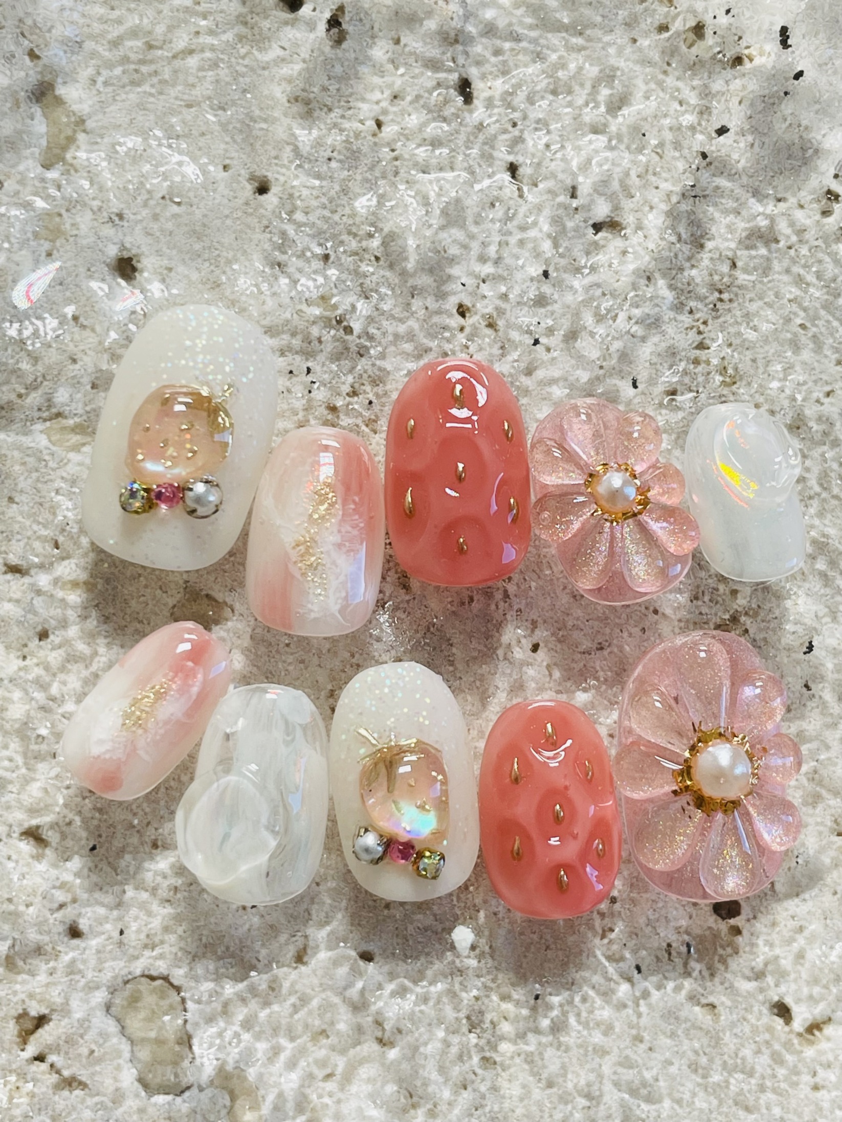 溶けゆく苺のまぼろし  /  マグネットネイルチップ　ピンク　ニュアンス　いちご　ストロベリー