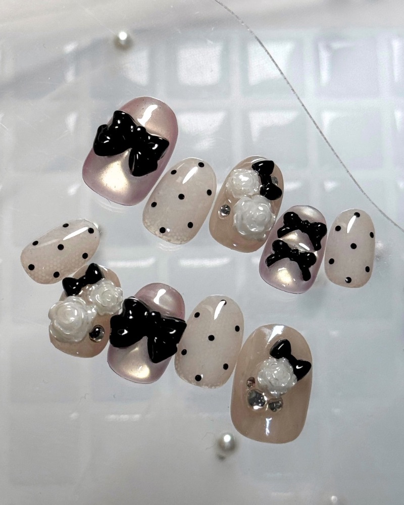 レースとリボンのフラワーネイル