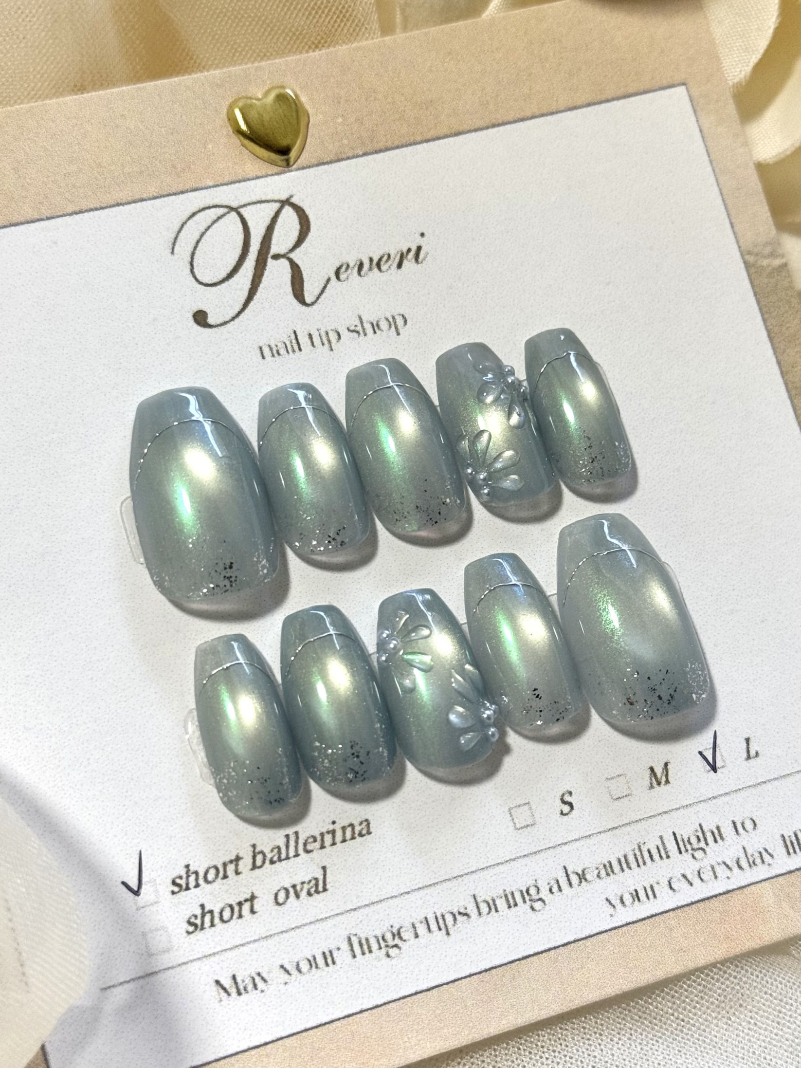 水色マグネットのお花ネイルチップ