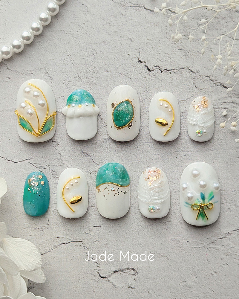 幸せを呼ぶすずらんのネイルチップ