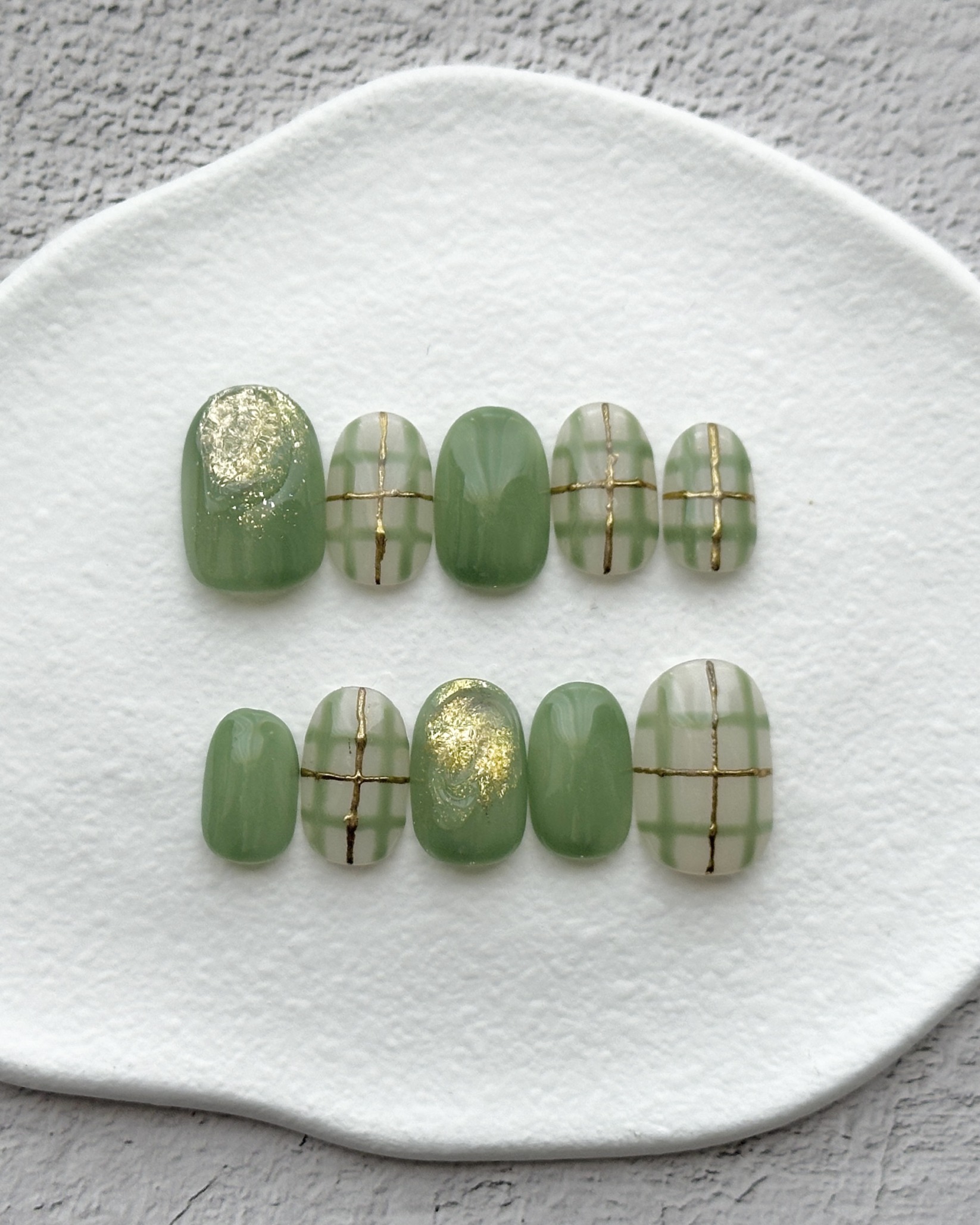 チェック×ニュアンスネイル｜グリーン チェック 大人 カジュアル