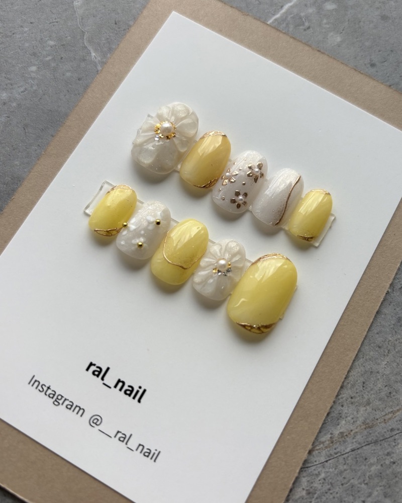 バターイエロー　フワラーネイル