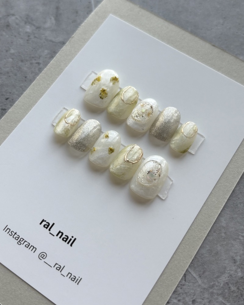 ミモザネイル　ニュアンスグリーン