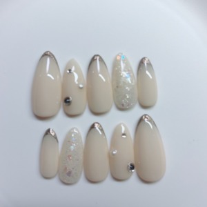 ホワイト×細めゴールドフレンチ